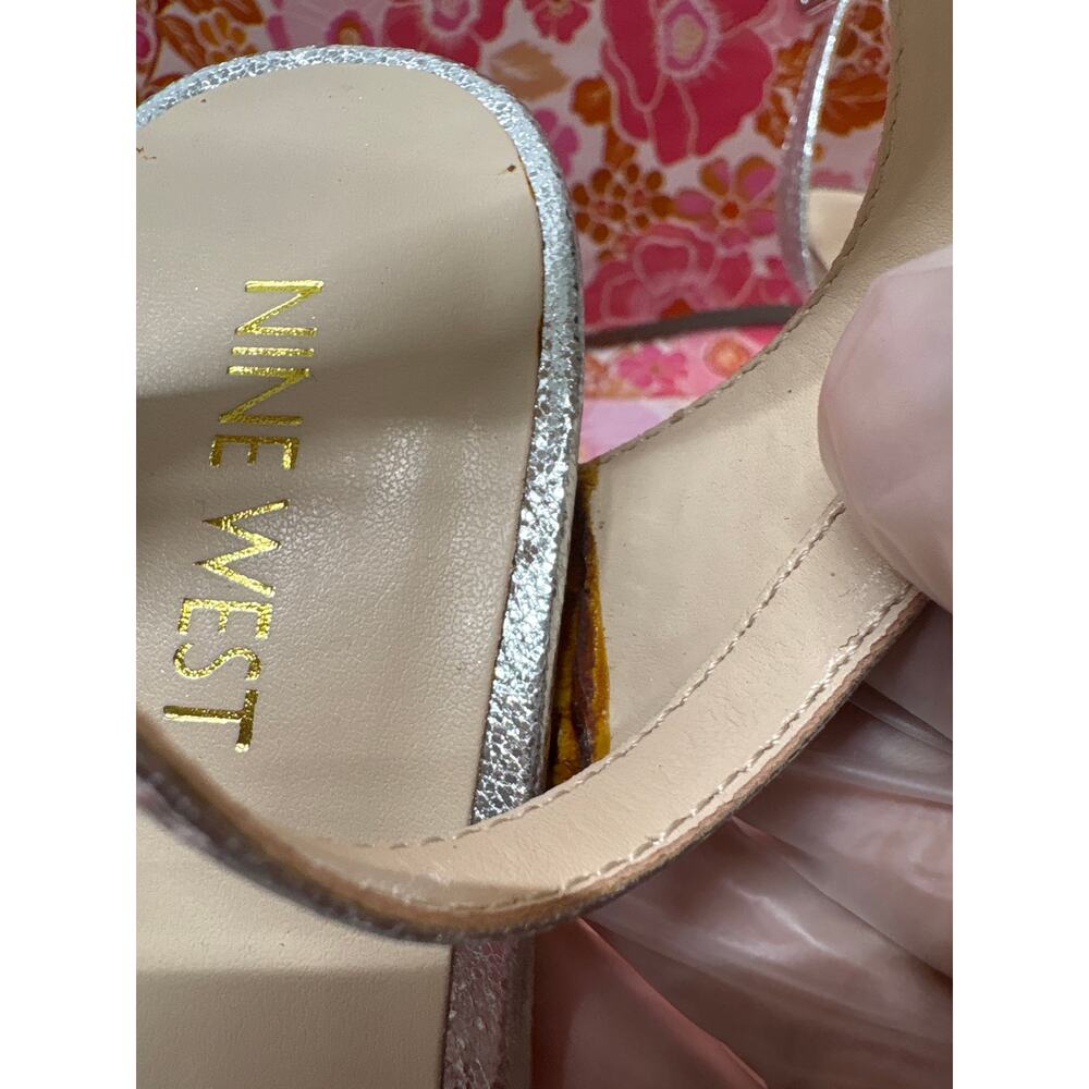 New Nine West Sz 7.5 Metallic Silver Lesia Kitten Heel Open Toe Dress Sandals - Picture 4 of 6